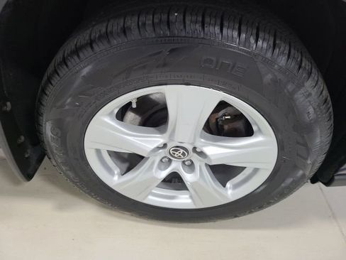 Used 2023 Toyota Highlander LE FWD image 38