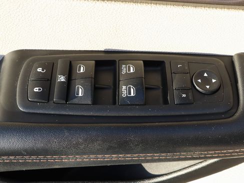 Used 2017 Chrysler Pacifica Touring-L image 14