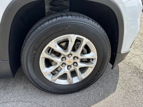 Used 2021 Chevrolet Traverse LT AWD/4WD image 11