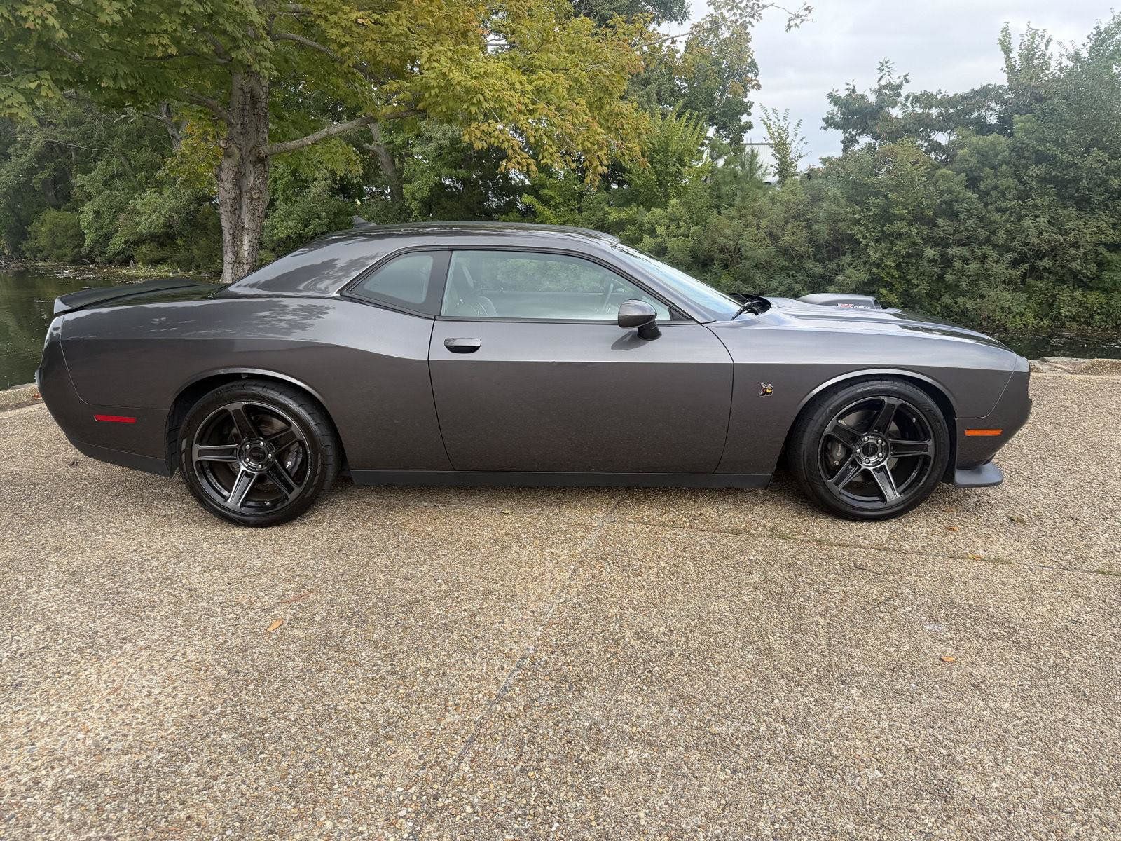 Used 2016 Dodge Challenger R/T Scat Pack RWD image 2