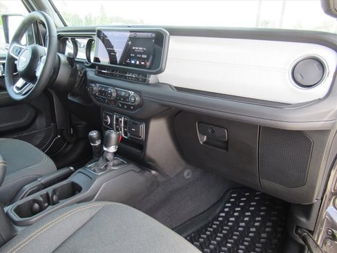 Used 2025 Jeep Wrangler Unlimited Sahara w/ Safety Group AWD/4WD image 11
