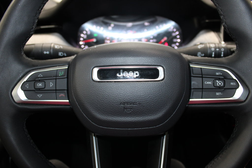 Used 2025 Jeep Compass Latitude AWD/4WD image 26