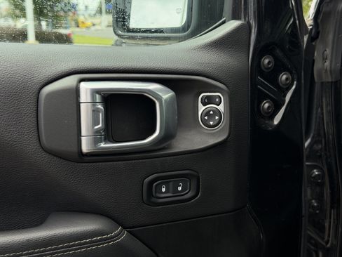 Used 2023 Jeep Wrangler Unlimited Sahara w/ Cold Weather Group AWD/4WD image 15