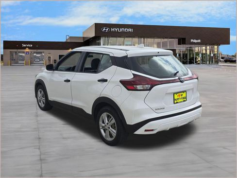 Used 2024 Nissan Kicks SV image 3