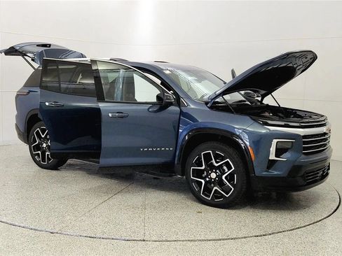 Used 2025 Chevrolet Traverse High Country FWD image 9