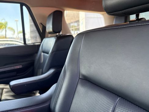Used 2023 Ford Expedition XLT RWD image 8