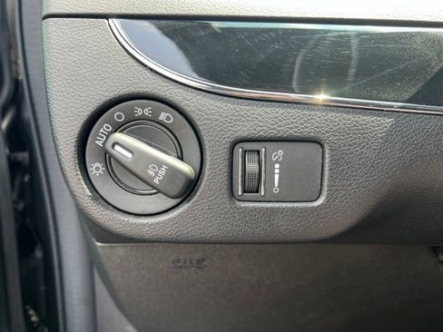 Used 2018 Dodge Grand Caravan SE FWD image 10