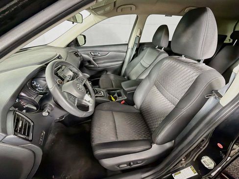 Used 2018 Nissan Rogue SV AWD/4WD image 2
