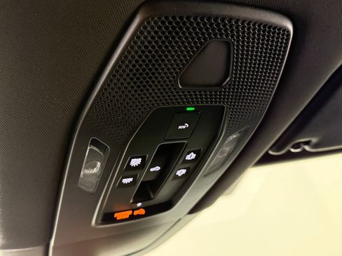 Certified 2025 Porsche Macan Electric image 22