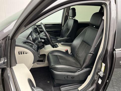 Used 2020 Dodge Grand Caravan SXT FWD image 8
