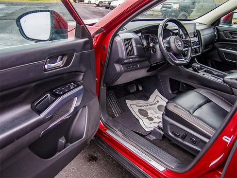 Used 2023 Nissan Pathfinder SL w/ Lighting Package (N92) image 23