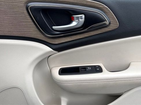 Used 2016 Chrysler 200 C w/ Premium Group image 21