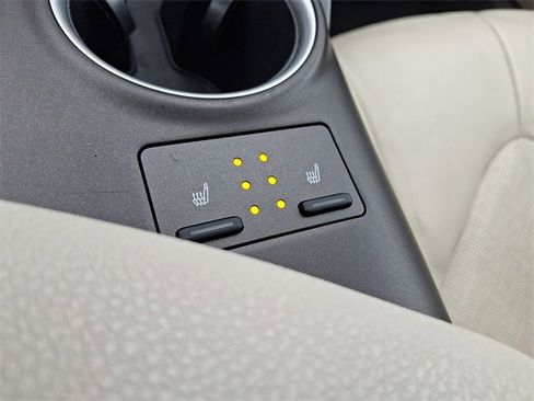 Used 2021 Toyota Camry XLE image 24