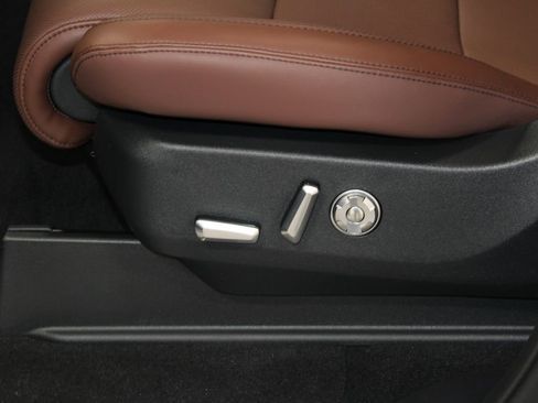 New 2025 Lincoln Navigator Reserve image 23