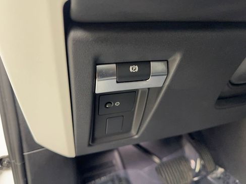 Used 2025 Land Rover Defender 110 S image 53