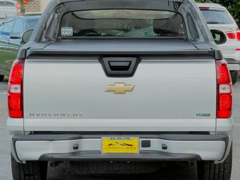Used 2011 Chevrolet Avalanche LS RWD image 3