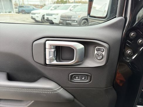 Used 2022 Jeep Wrangler Unlimited Sahara w/ Cold Weather Group image 15