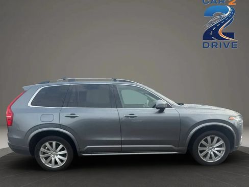 Used 2019 Volvo XC90 T5 Momentum w/ Multimedia Package AWD/4WD image 5