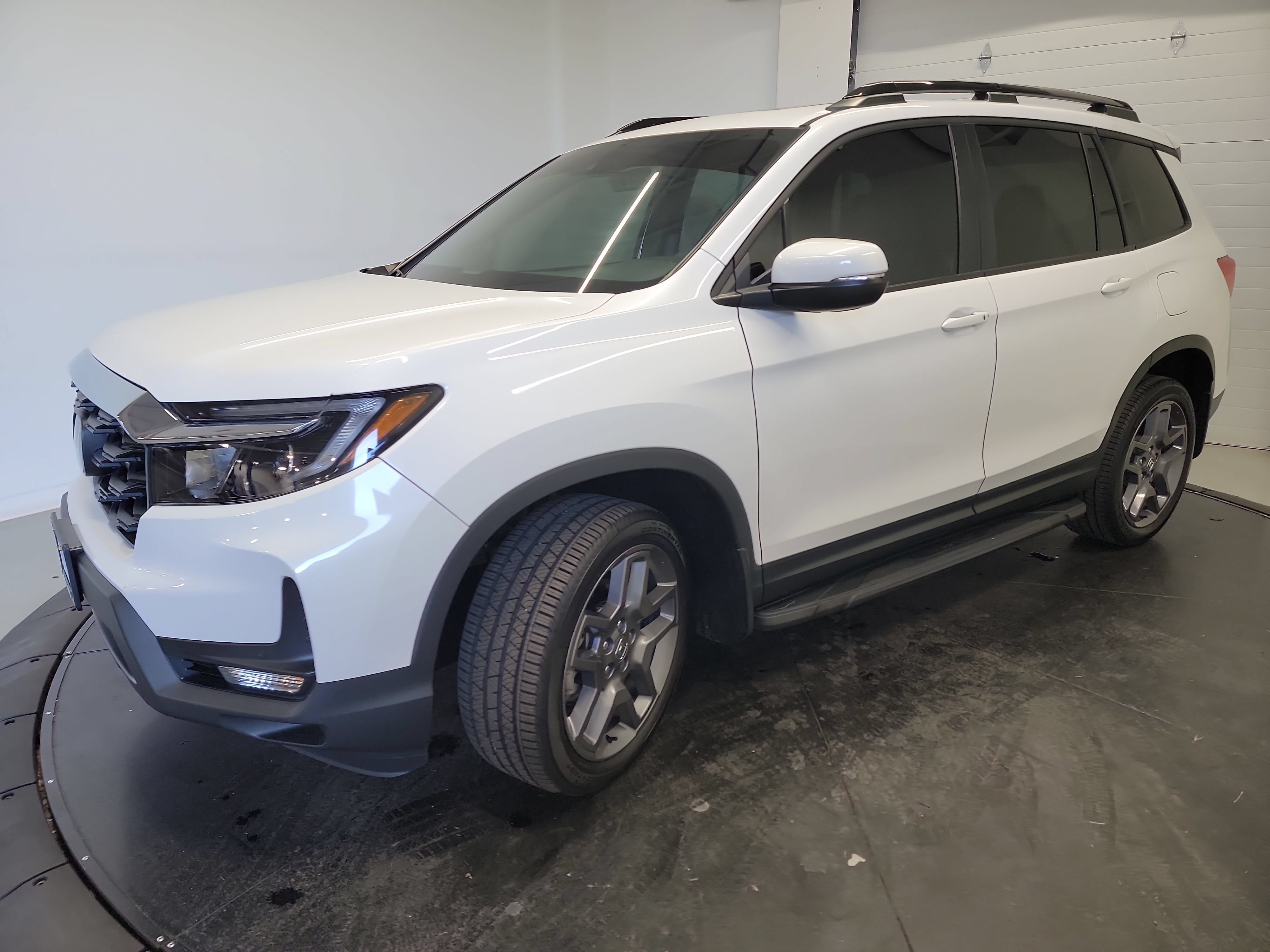 Used 2023 Honda Passport EX-L image 3