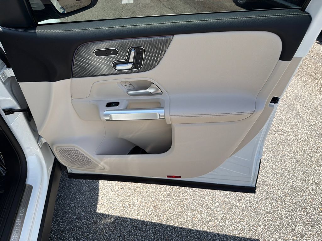 Used 2021 Mercedes-Benz GLB 250 w/ Premium Package image 14
