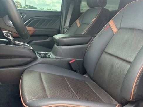 Used 2024 GMC Canyon AT4 w/ AT4 Premium Package AWD/4WD image 4