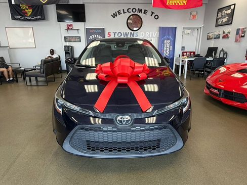 Used 2021 Toyota Corolla LE FWD image 3