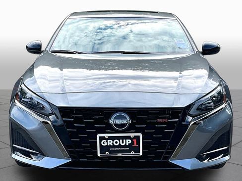 Used 2024 Nissan Altima 2.5 SR w/ SR Premium Package FWD image 4