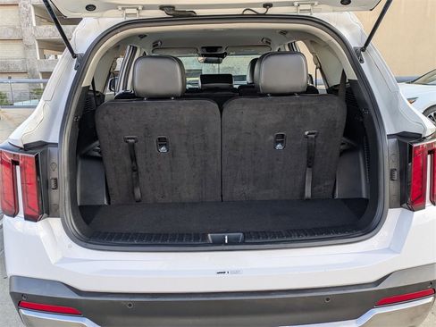 Used 2024 Kia Sorento S image 26