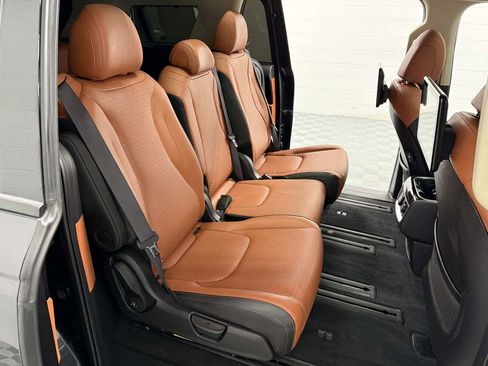 Used 2023 Kia Carnival SX Prestige image 13