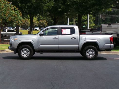 Used 2018 Toyota Tacoma SR w/ SR Convenience Package RWD image 5
