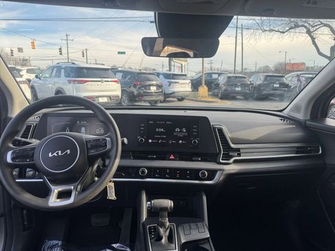 Used 2025 Kia Sportage LX image 27