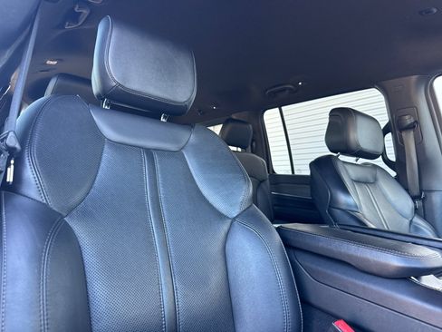 Used 2024 Jeep Wagoneer Series II w/ Flexible Seating Group AWD/4WD image 20