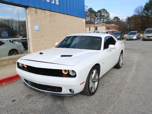 Used 2018 Dodge Challenger R/T image 3