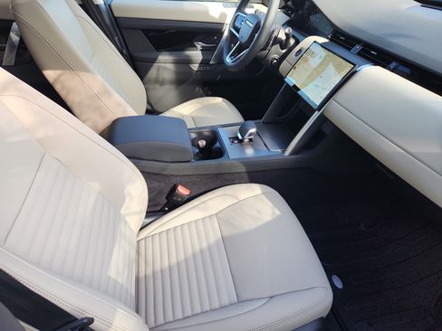 New 2025 Land Rover Discovery Sport S image 3