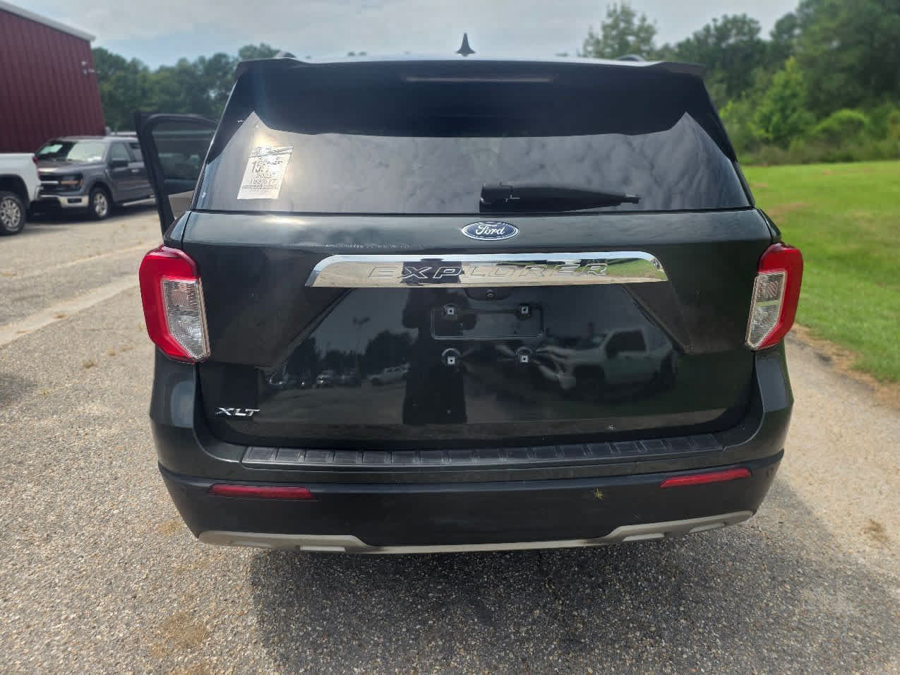 Used 2021 Ford Explorer XLT w/ Equipment Group 202A RWD image 7