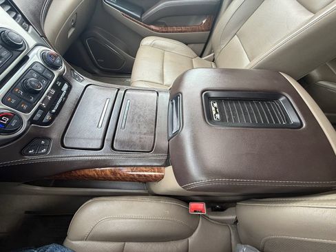 Used 2020 Chevrolet Suburban Premier AWD/4WD image 15