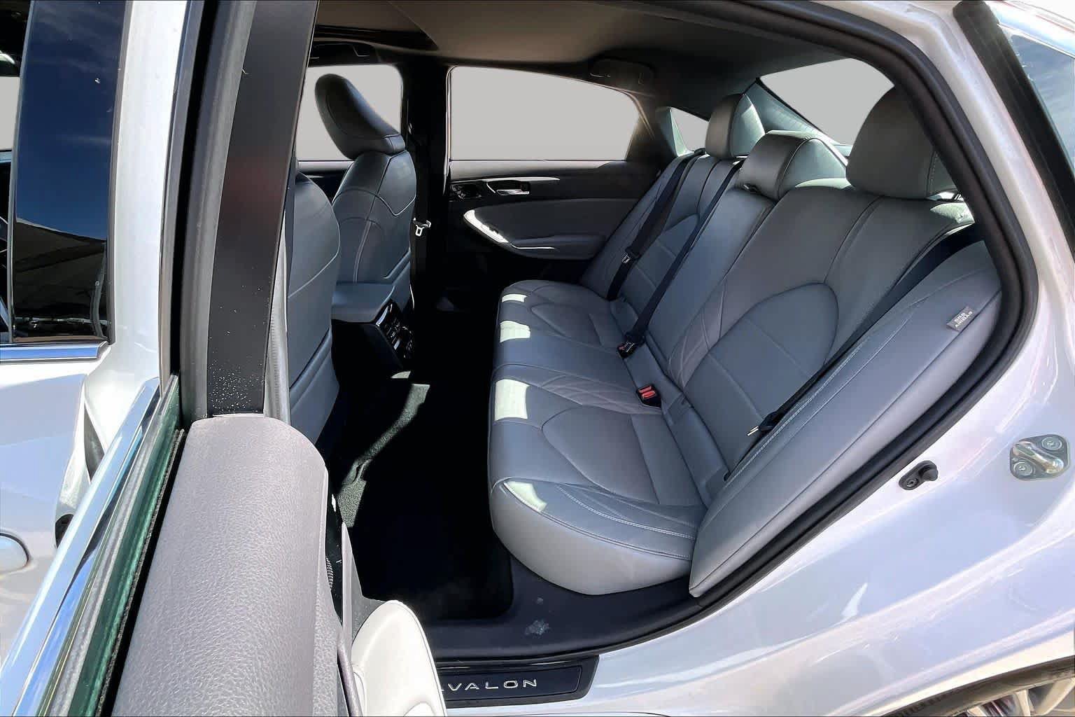 Used 2020 Toyota Avalon Limited FWD image 20