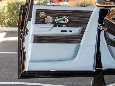 Used 2023 Rolls-Royce Phantom Sedan w/ The Phantom Package RWD image 33