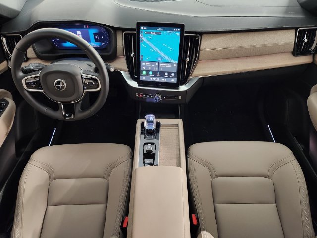 Certified 2026 Volvo XC90 B6 Plus w/ Protection Package Premier AWD/4WD image 4