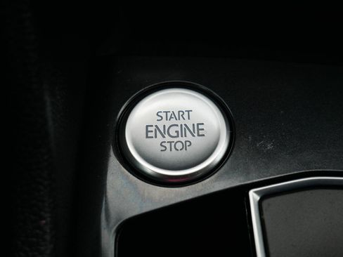 Used 2021 Volkswagen Tiguan SE AWD/4WD image 32