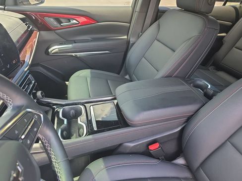 Used 2025 Chevrolet Traverse Z71 w/ Driver Confidence Package AWD/4WD image 17