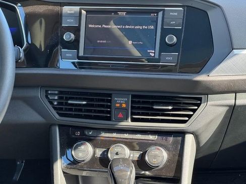 Used 2024 Volkswagen Jetta SE image 12