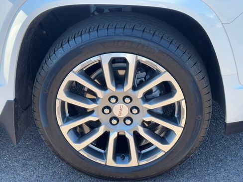 Used 2023 GMC Acadia Denali w/ Denali Technology Package image 8