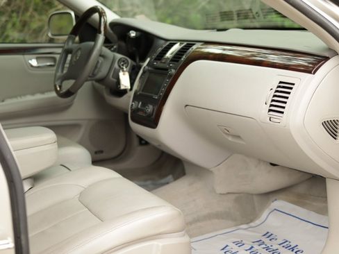 Used 2007 Cadillac DTS Luxury II image 35