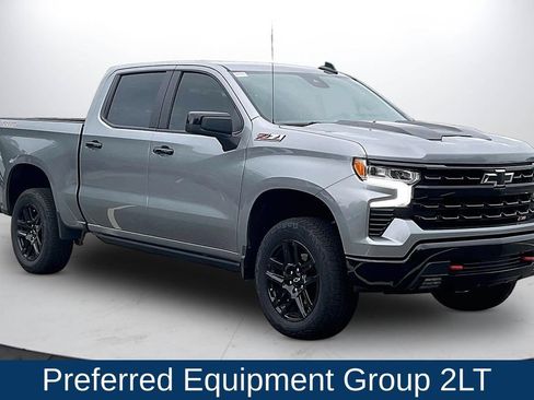 Used 2025 Chevrolet Silverado 1500 LT Trail Boss w/ Convenience Package II AWD/4WD image 2