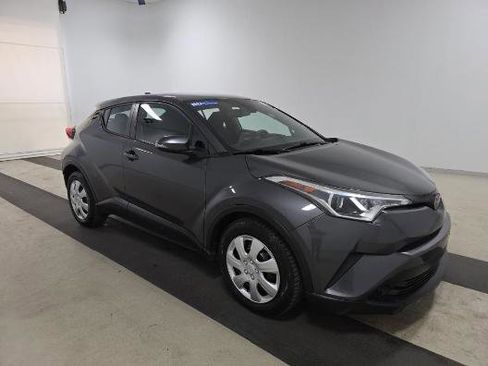 Used 2019 Toyota C-HR LE image 3