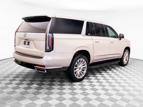 Used 2023 Cadillac Escalade ESV Premium Luxury AWD/4WD image 6