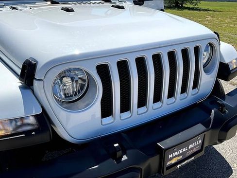 Used 2022 Jeep Wrangler Unlimited Sahara w/ Cold Weather Group AWD/4WD image 33