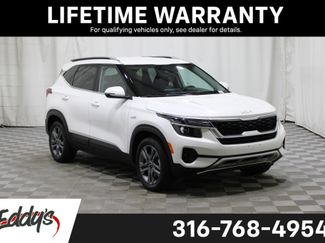 Used 2023 Kia Seltos S w/ Navigation Package video 1