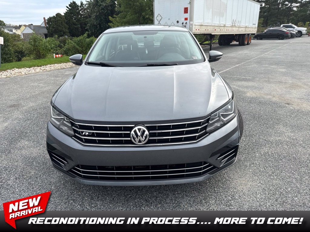 Used 2018 Volkswagen Passat 2.0T R-Line FWD image 1